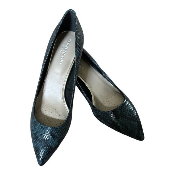 Kenneth Cole New York Morgan Kitten-Heel Pumps in the Size 9.5M in Ocean Snake - Picture 4 of 9